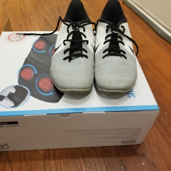 Nike Air Behold - Picture 1 of 4